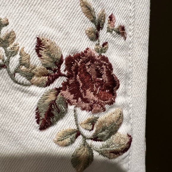 Never worn.  Size 31 Driftwood white embroidered jeans with tag. - Picture 8 of 10